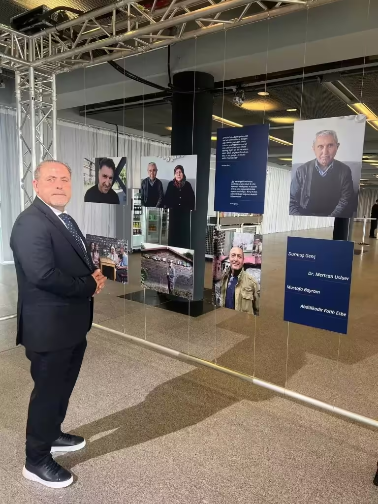 Hüseyin Erdoğan in der Ausstellung zum deutsch-türkischen Anwerbeabkommen